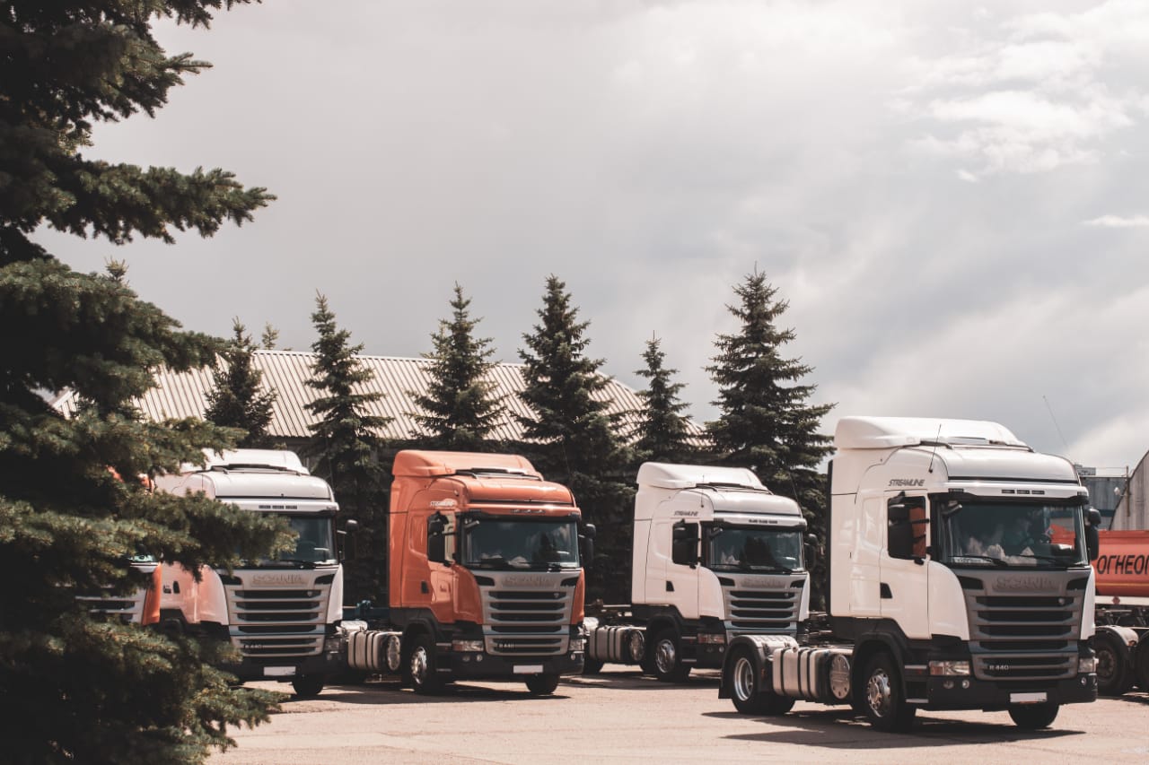 Компания “Loginof” пополнила автопарк на 20 седельных тягачей