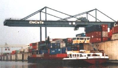 Контейнеры на судне внутреннего плавания